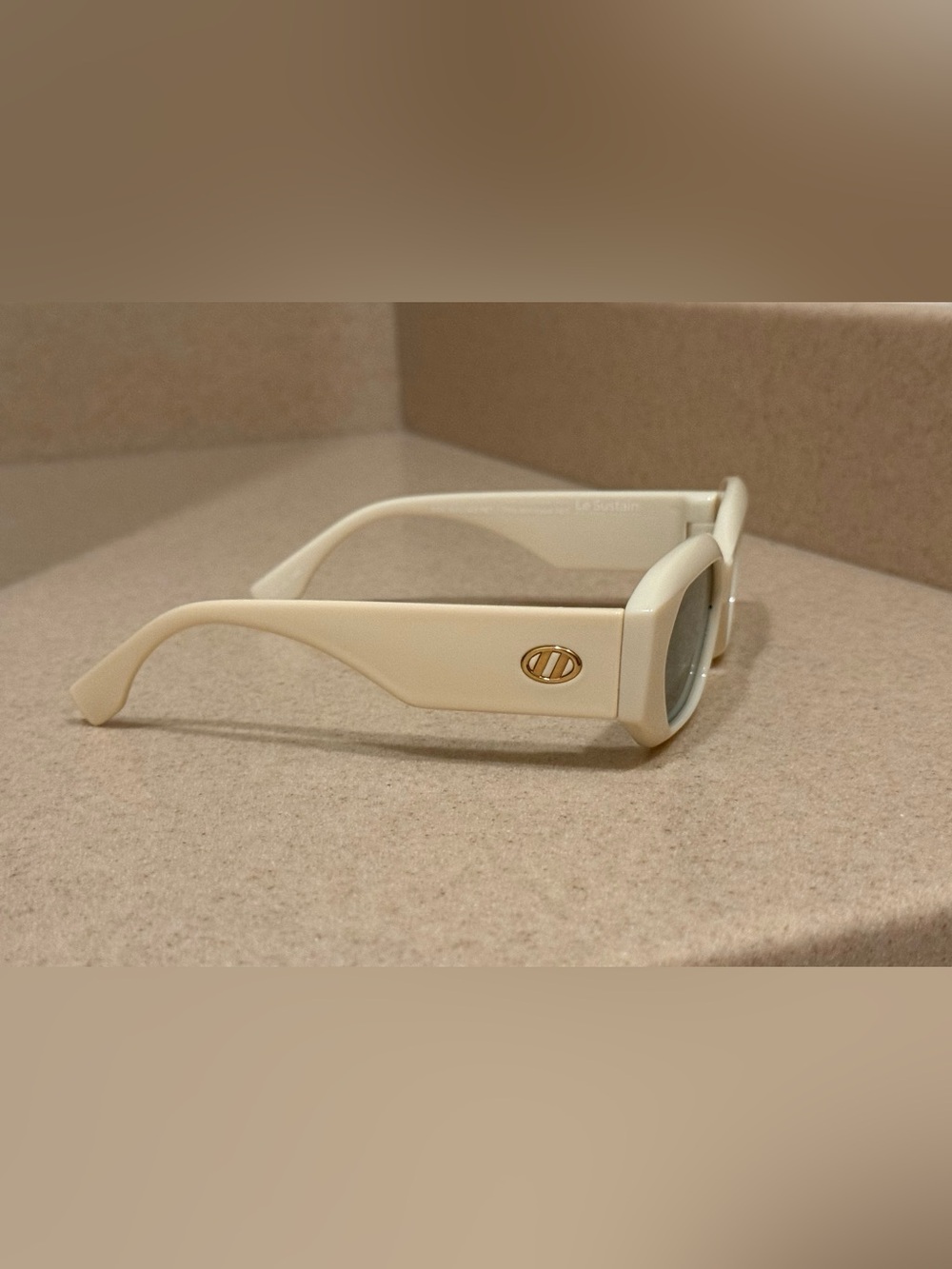 Le Specs Slaptrash Ivory Sunglasses Cream Frame Green Lens EUC - Picture 4 of 8
